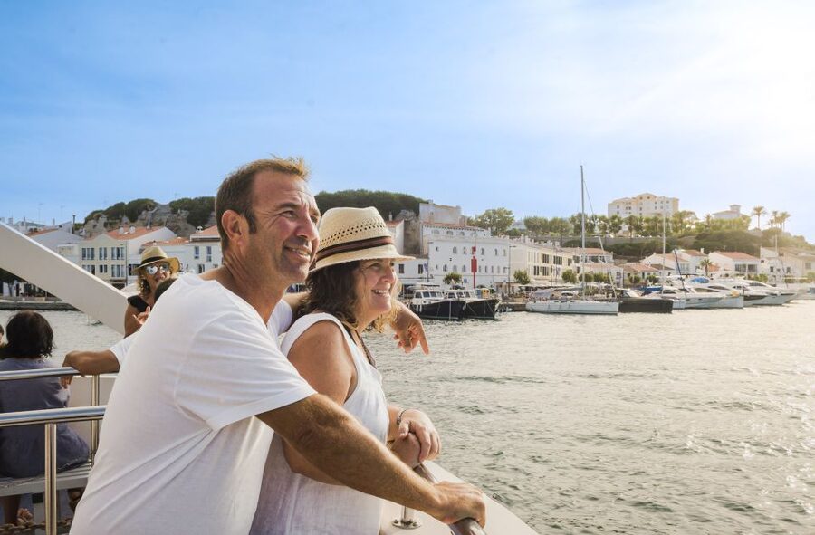 Mahon: Harbor Boat Tour with Underwater Viewing & Commentary - Key points to know before boarding