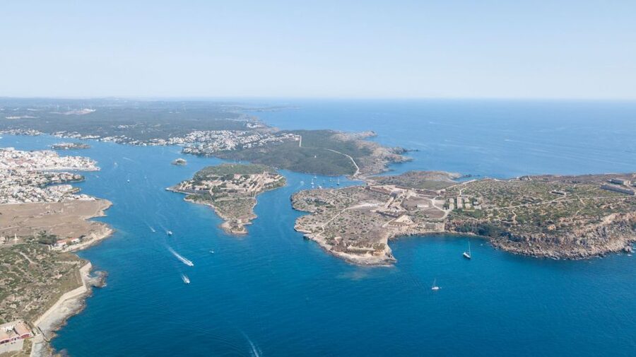 Mahon: Harbor Boat Tour with Underwater Viewing & Commentary - Is $21 good value for Mahón?