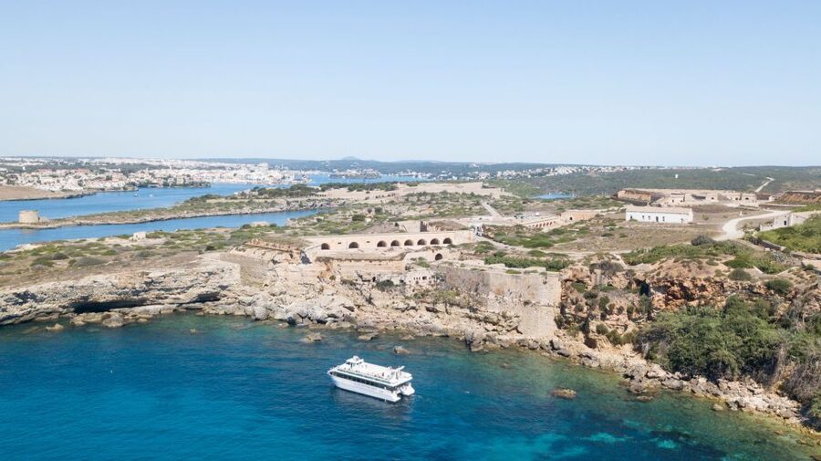 Mahon: Harbor Boat Tour with Underwater Viewing & Commentary - Who should book this cruise?