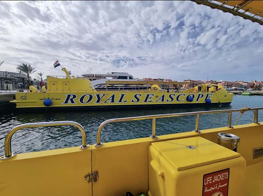 Makadi Bay: Royal Seascope Submarine Cruise & Snorkel stop - A 20-minute snorkeling stop