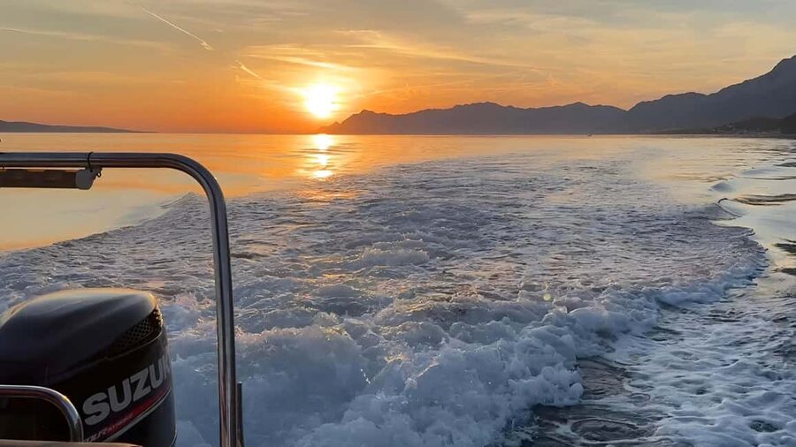 Makarska: Speedboat Sunset Tour to hidden bay on island Brač - Why this short Brač trip works so well at sunset