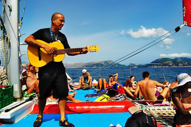 Mallorca Catamaran Tour in the Bay of Pollensa - Lunch on board, with a practical menu