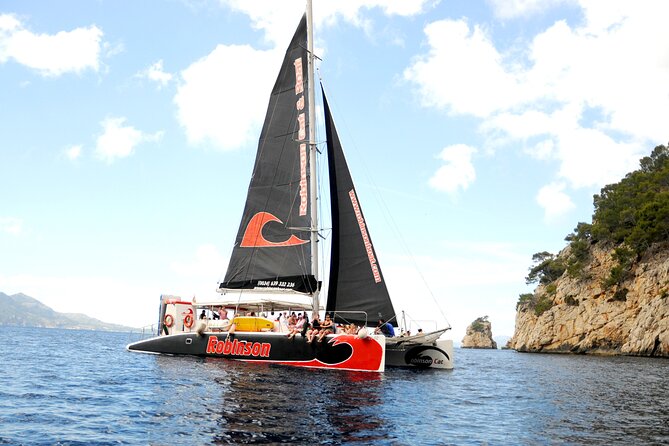 Mallorca Catamaran Tour in the Bay of Pollensa - The crew and the mood on board