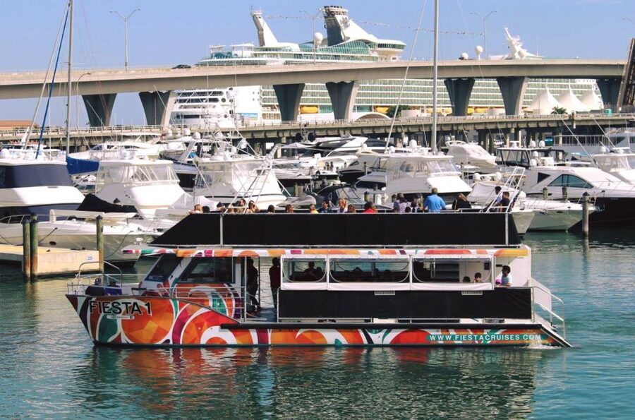 Miami: Biscayne Bay Celebrity Homes Sightseeing Cruise - Starting at Bayside Marketplace