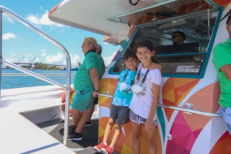 Miami: Biscayne Bay Celebrity Homes Sightseeing Cruise - Movie locations and Miami stories