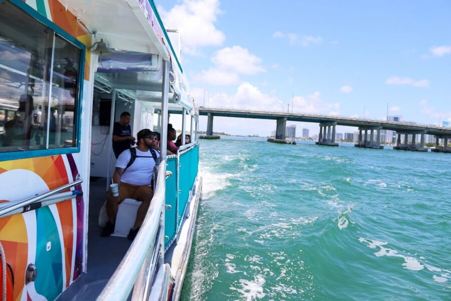 Miami: Biscayne Bay Celebrity Homes Sightseeing Cruise - Seating, sound, and comfort onboard