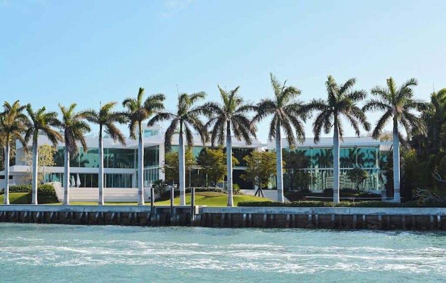 Miami: Biscayne Bay Millionaire's Homes Sightseeing Cruise - Freedom Tower and Downtown Miami