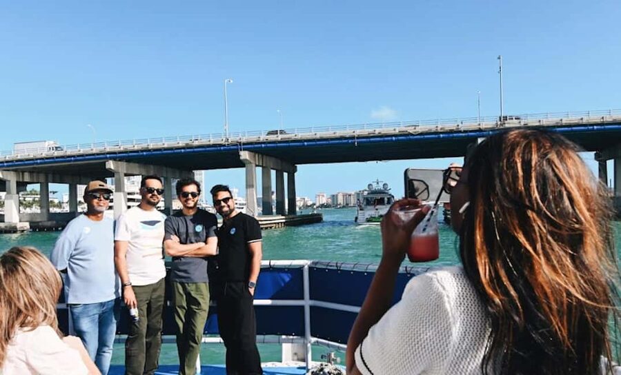 Miami: Biscayne Bay Millionaire's Homes Sightseeing Cruise - The Venetian Islands, Hibiscus Island, and Star Island