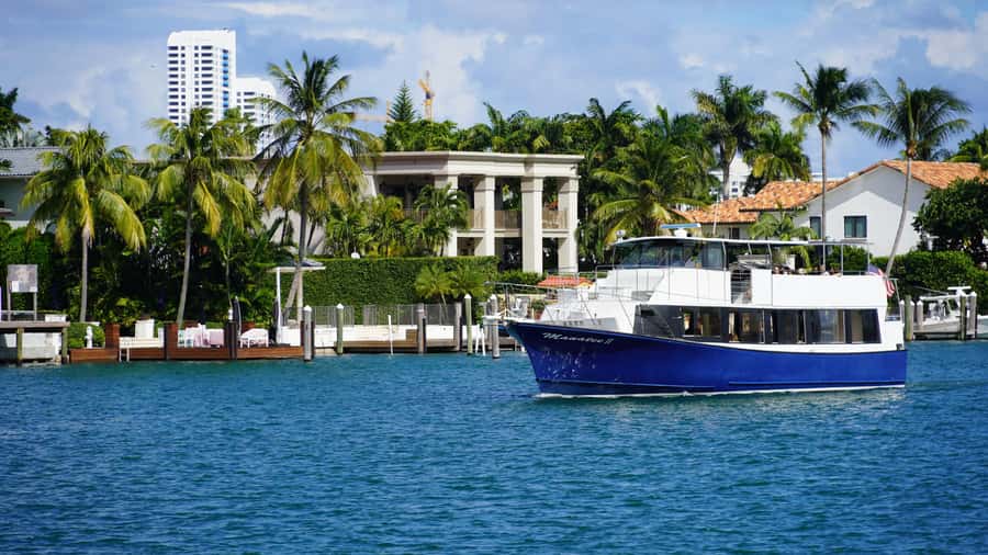Miami: Biscayne Bay Millionaire's Row Boat Tour - The skyline view as Miami comes into focus