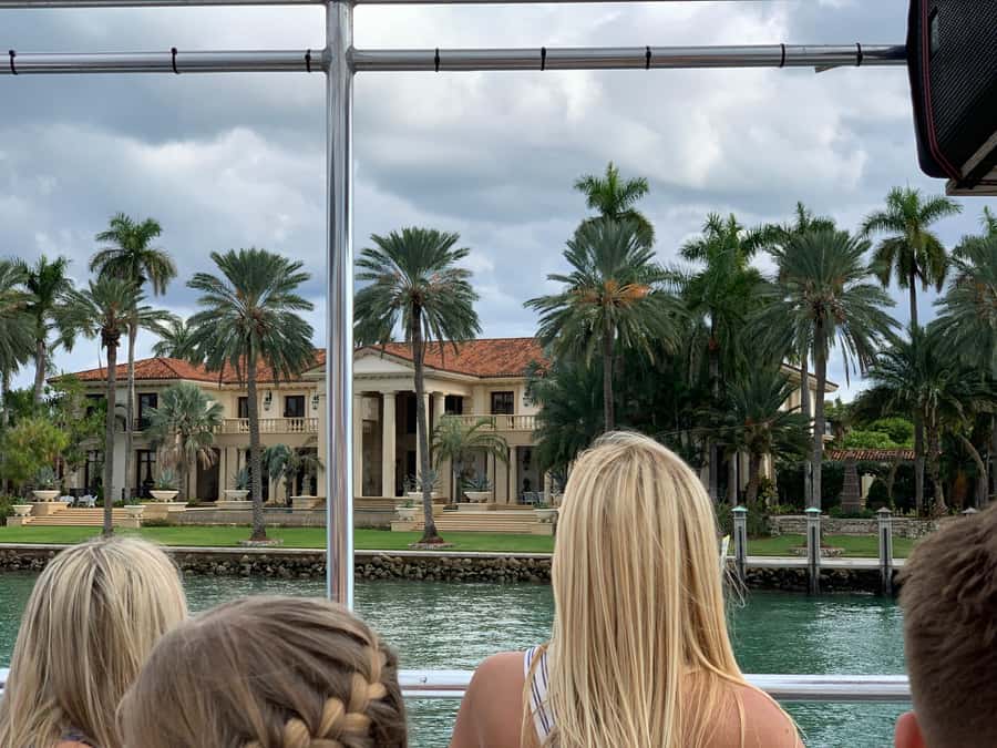 Miami: Biscayne Bay Millionaire's Row Boat Tour - South Beach and the changing view from the water