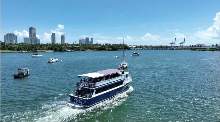 Miami: Biscayne Bay Millionaire's Row Boat Tour - Guide quality, sound, and onboard atmosphere