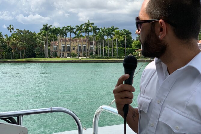 Miami Biscayne Bay rich and famous Sightseeing Boat Tour - Timing, boarding, and crowd control