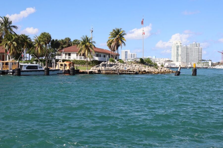 Miami Biscayne Bay: Sunset Boat Cruise & Millionaire Homes - Downtown Miami and the Port of Miami