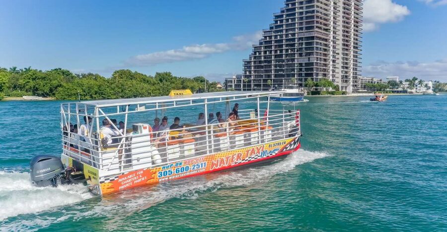 Miami Biscayne Bay: Sunset Boat Cruise & Millionaire Homes - Star Island and the Millionaire Homes