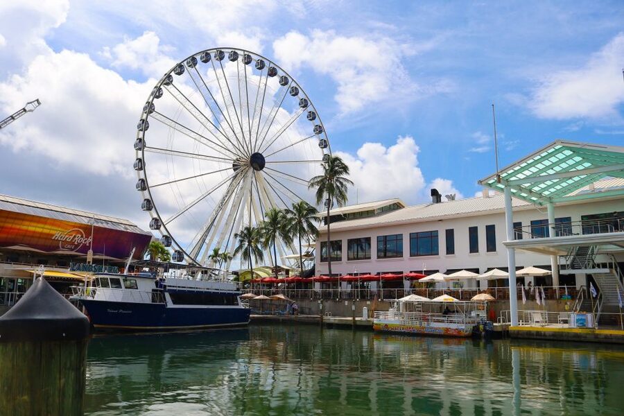 Miami Biscayne Bay: Sunset Boat Cruise & Millionaire Homes - Who Should Book This Cruise?