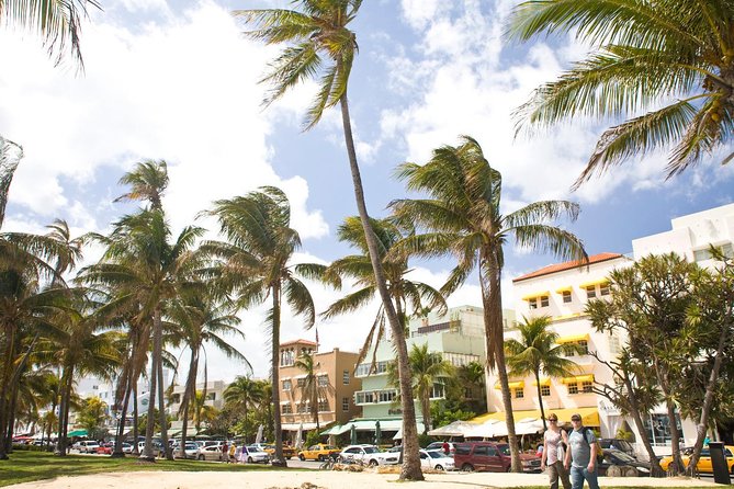 Miami City Tour and Biscayne Bay Cruise with Hotel Transportation - Twenty minutes in Little Havana
