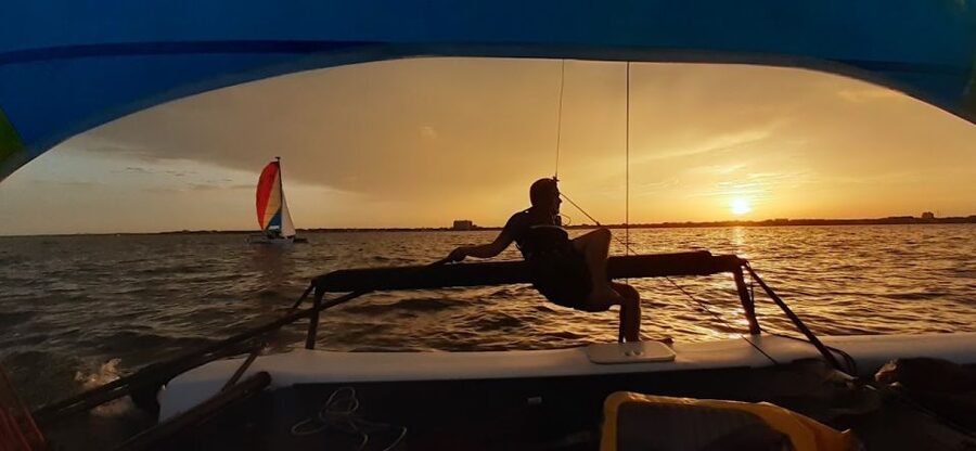 Miami: Intimate Sailing in Biscayne Bay w/ Food and Drinks - The trapeze harness: the most playful part