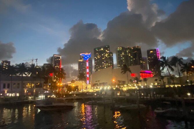 Miami: Skyline Sunset Cruise Biscayne Bay - The skyline after the sun goes down