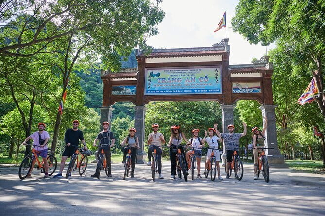 Multi Day Tour in Ninh Binh and Halong from Hanoi - Rowing through Trang An