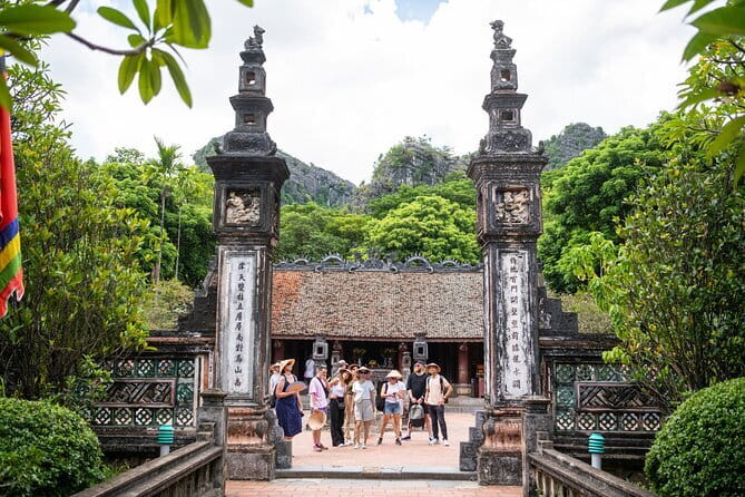 Multi Day Tour in Ninh Binh and Halong from Hanoi - Sung Sot Cave and the classic Halong stops
