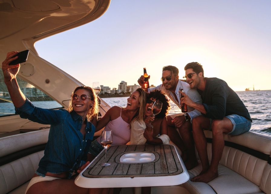 Naples: Sunset Cruise Naples Bay - Meeting at Molo Marinelli in Mergellina