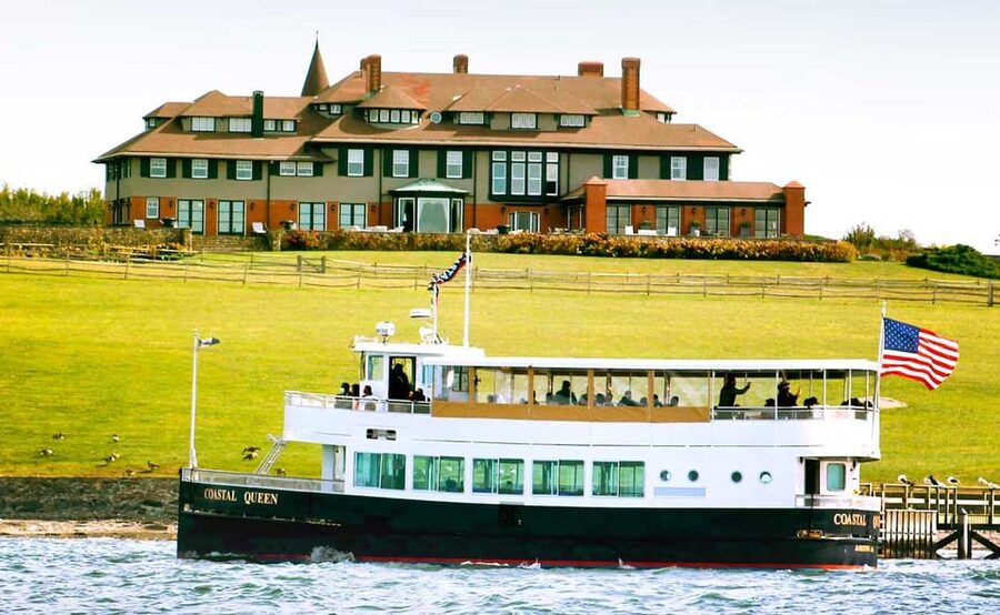 Newport, Rhode Island: Scenic Narragansett Bay Cruise - Mansions and mega yachts from the water