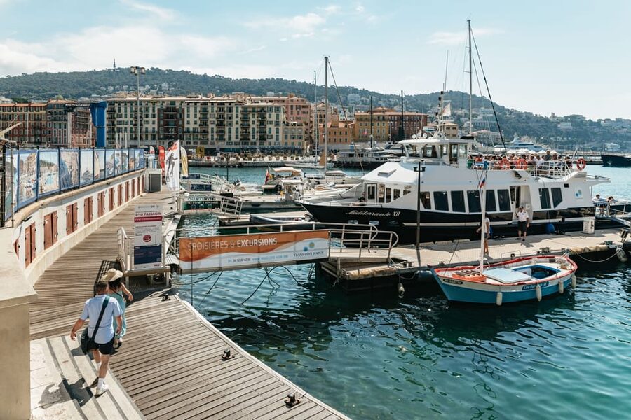 Nice: 1-Hour Sightseeing Cruise to Villefranche Bay - Returning Through the Baie des Anges