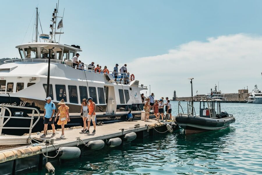 Nice: 1-Hour Sightseeing Cruise to Villefranche Bay - Commentary in French and English