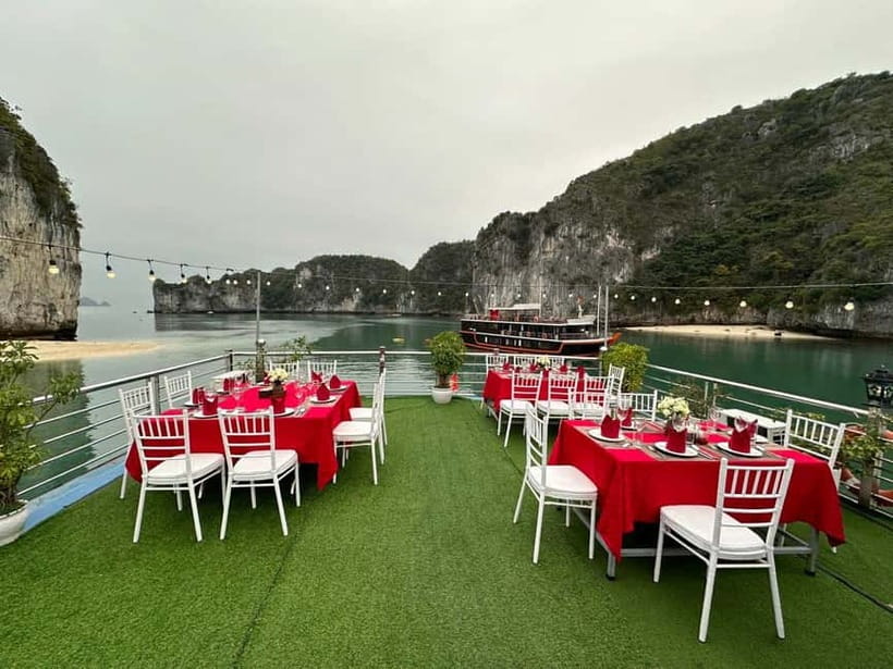 Ninh Binh: Lan Ha, Halong bay luxury cruises with balcony - Kayaking and swimming near Ba Trai Dao