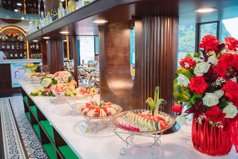 Ninh Binh: Luxury Day Cruise to Stunning Ha Long Bay + Lunch - Kayaking through Luon Cave