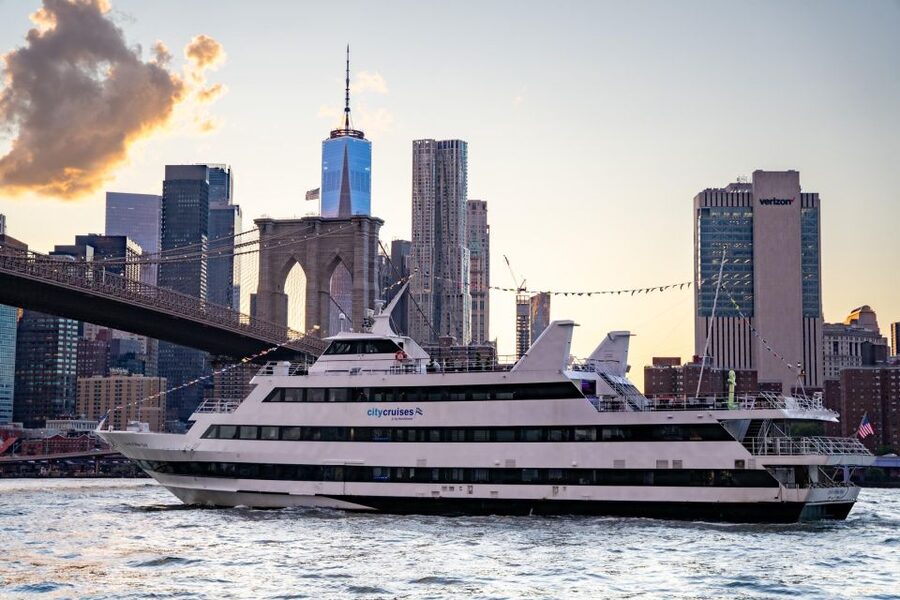 NYC: Christmas Eve Buffet Lunch or Dinner Harbor Cruise - A Christmas Eve on the Hudson and East Rivers