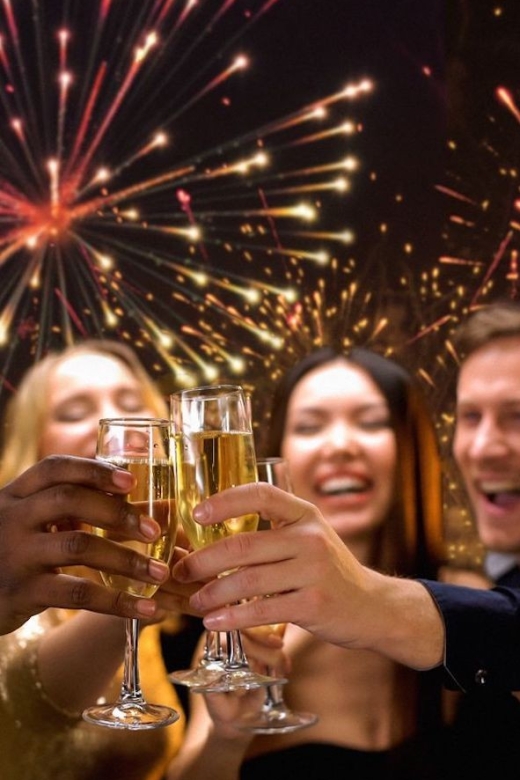 NYC: New Year's Eve Buffet Dinner Fireworks Harbor Cruise - Should you book this New Year’s Eve cruise?
