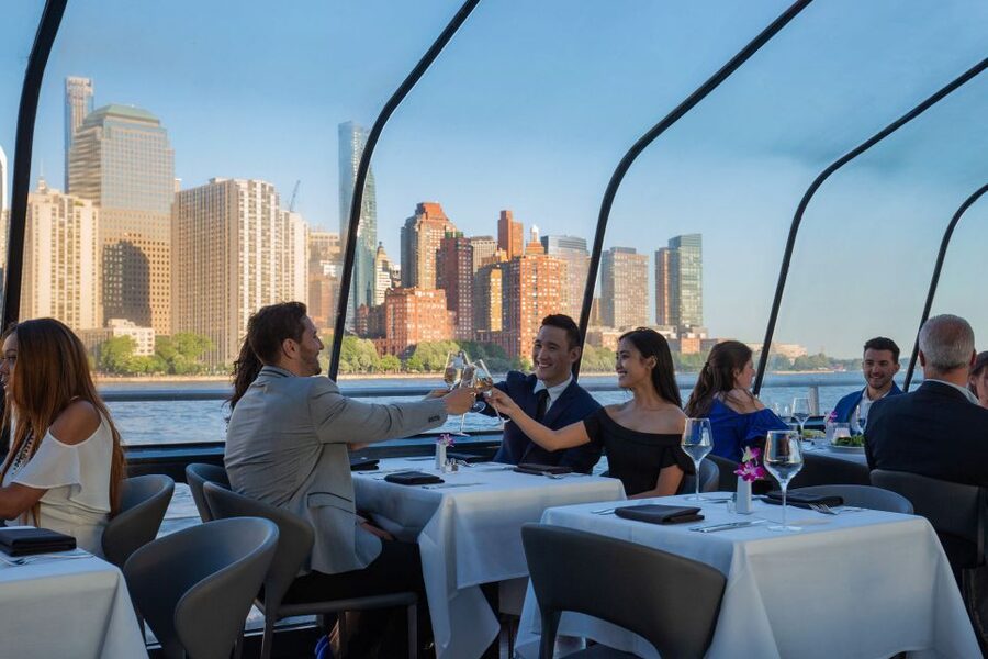 NYC: Thanksgiving Gourmet Lunch or Dinner Harbor Cruise - Live music and the evening atmosphere