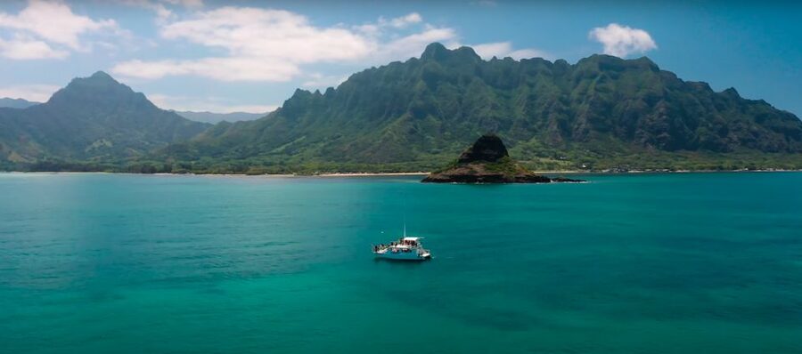 Oahu: Molii Fishpond and Kaneohe Bay Catamaran Tour - What the guide adds