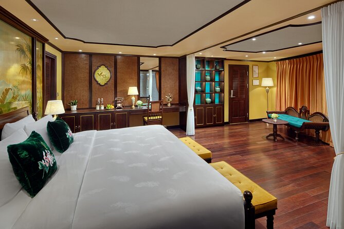 Overnight Indochine Premium Cruising Tour at HaLong (From Halong) - A closer look at the food and service