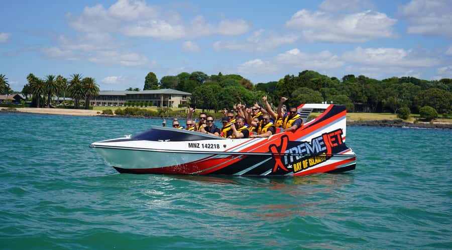 Paihia: Bay of Islands 30-minute Adventure Jet Boat Trip - Leaving Paihia Wharf at full speed