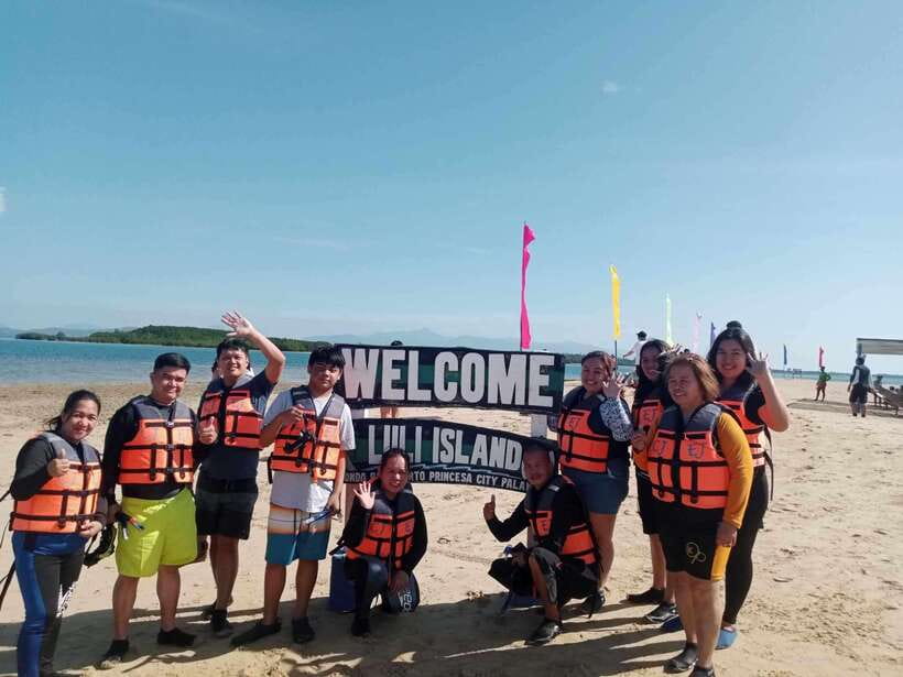 Palawan: Honda Bay Island Hopping Cruise - Starfish Island and the first swim