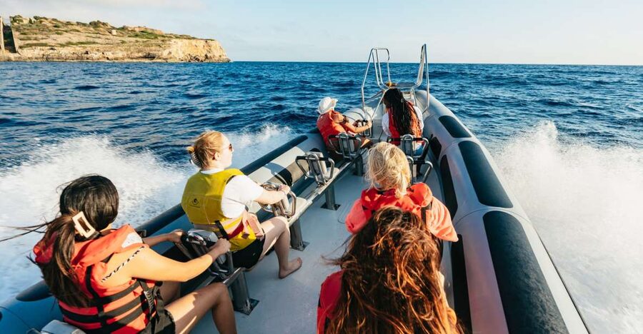 Palma Bay: 1-Hour Speedboat Adventure - Starting at Playa del Arenal