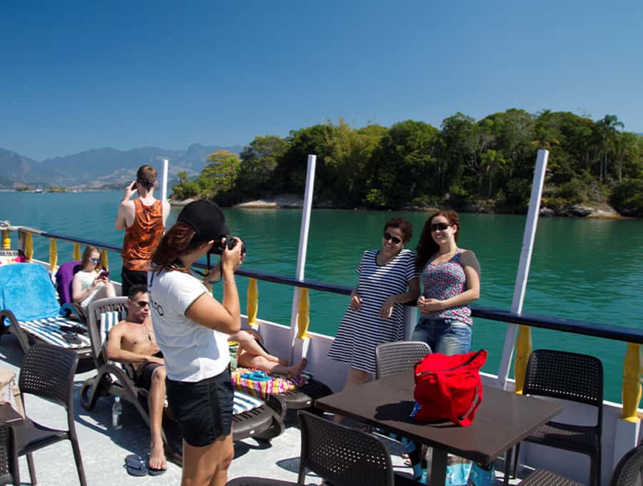 Paraty Bay: Islands & Beaches Boat Tour with Snorkeling - Why Paraty Bay works so well from a boat