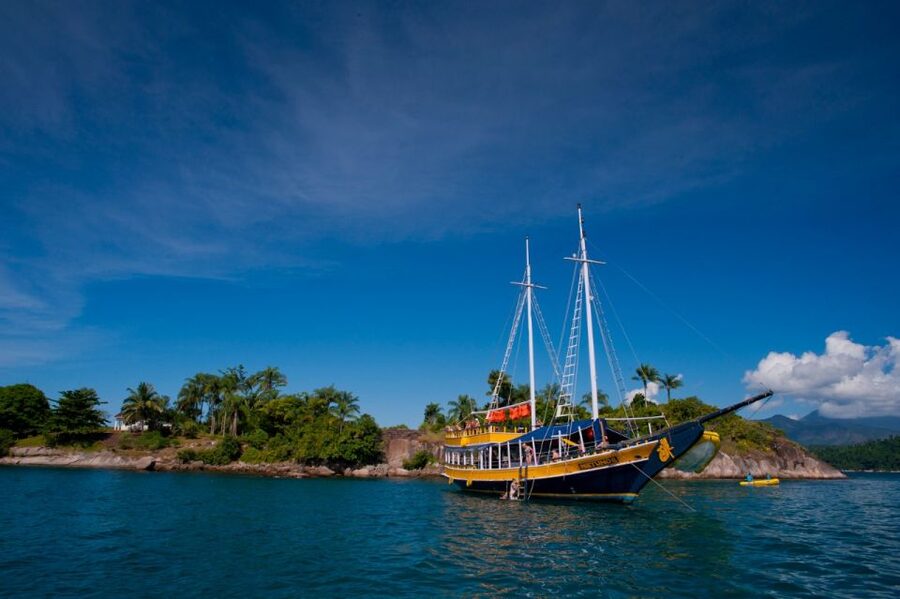 Paraty Bay: Islands & Beaches Boat Tour with Snorkeling - Four stops, with time to actually swim