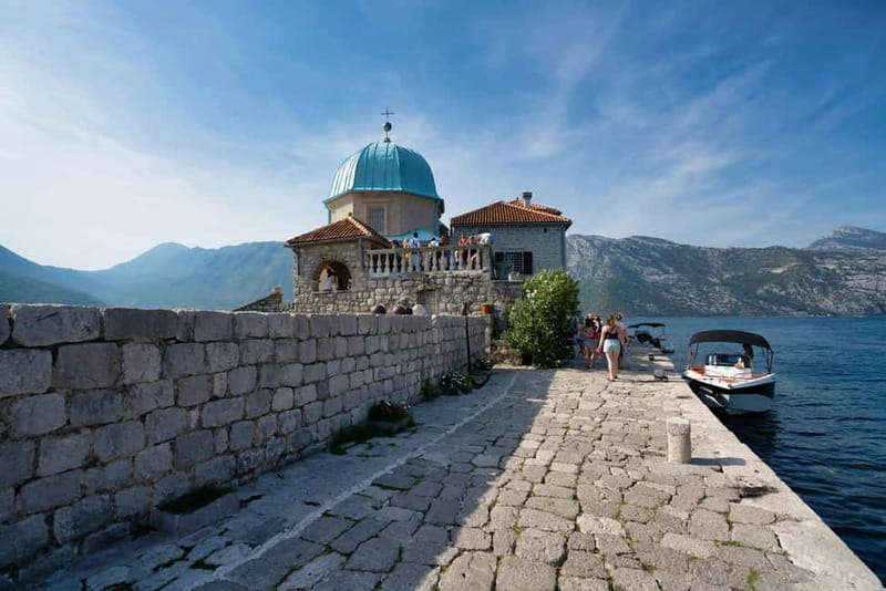 Perast Kotor Bay: boat ride to Our lady of the Rocks & back - A flexible return instead of a fixed departure