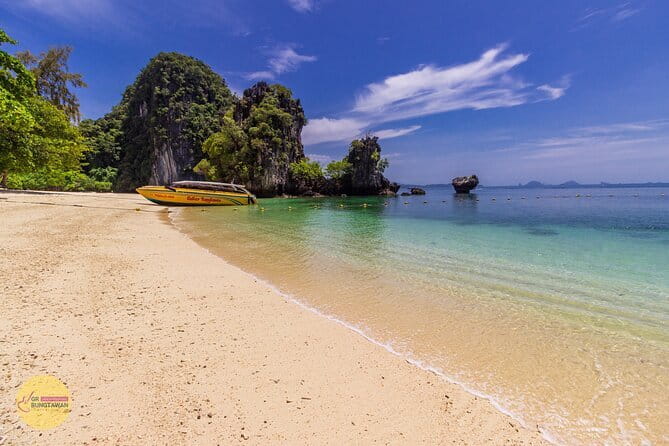 Phang Nga Bay Blitz to James Bond Island by Speedboat from Krabi - Lunch and life in Panyee Village