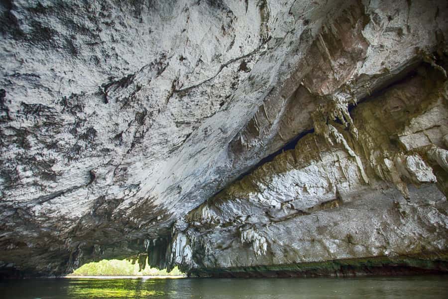 Phang Nga Bay: Early Bird James Bond & Beyond Tour - Lunch above the water at Koh Panyee