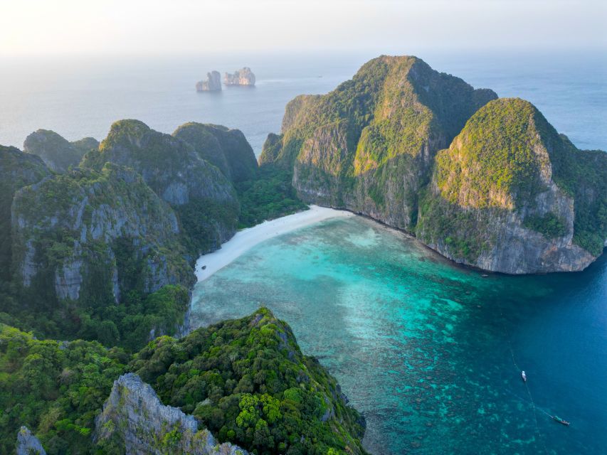 Phi Phi: Half-Day Speedboat Tour with Maya Bay & Snorkel - Boat comfort, group size, and crew service