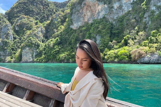 Phuket Speedboat Day Tour to Phi Phi & Maya Bay Highlights - Lunch and free time on Phi Phi Don