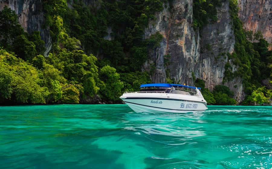 Phuket: Speedboat Day Trip to Phi Phi and Maya Bay - The crew, group size, and pace