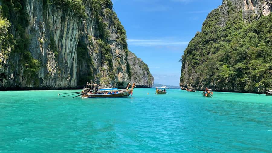 Phuket: Ultimate Phi Phi & Maya Bay Speed Catamaran Tour - Maya Bay and Loh Samah Bay