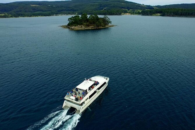 Port Arthur and Tasman Sights with Harbour Cruise - The harbour cruise and Isle of the Dead