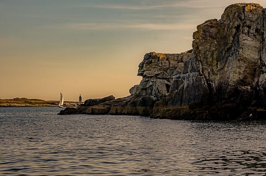 Portland: Sunset Lighthouse Cruise in Casco Bay with Drinks - Starting at Portland Beer Hub in the Old Port