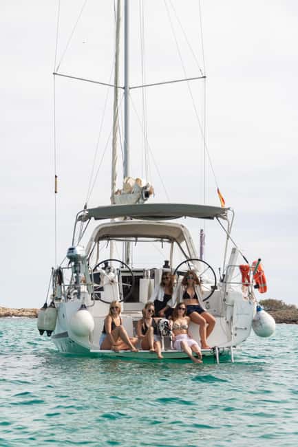 Private and exclusive sailing in the Bay of Palma and surrounding area - The cove stop: swimming, snorkeling, and SUP